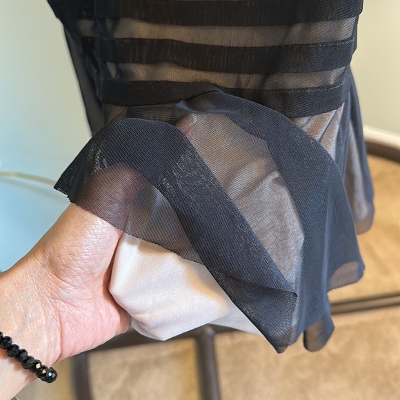 London Times V neck cocktail dress with bias cut and mesh overlay. - Picture 6 of 6